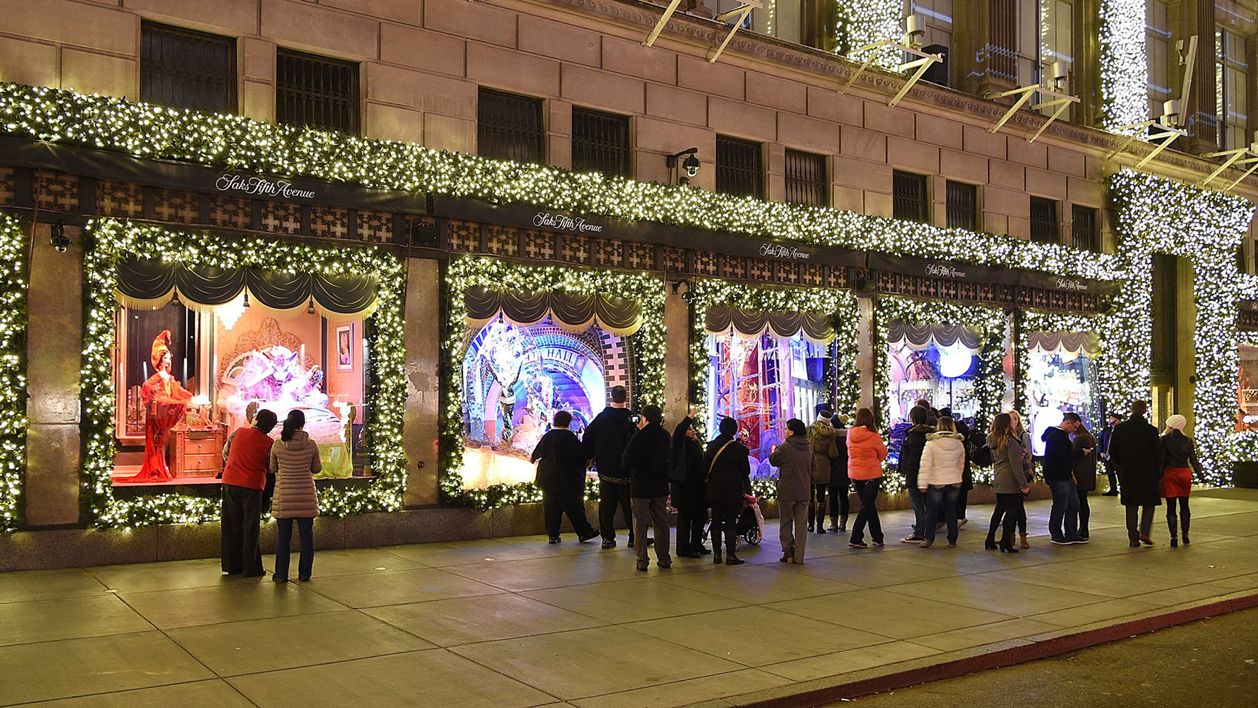 Рождественские витрины и кафе Нью-Йорка