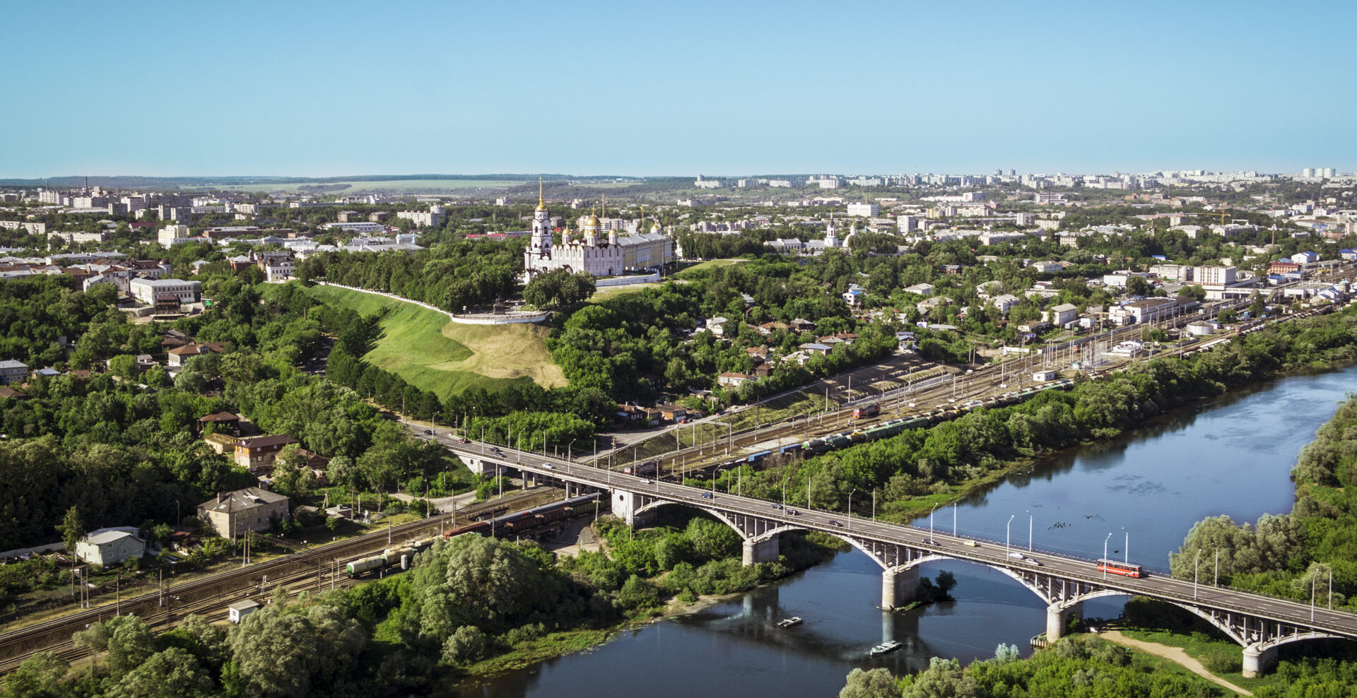 Панорама Владимира и долины Клязьмы